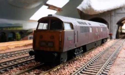 Dapol Class 52 No D1045 DCC Sound (Howes) on Barton Model Railway 25/12/14