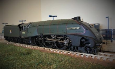 Hornby R3522 Class A4 4-6-2 ‘Miles Beevor’ BR (Early Livery) No:60026